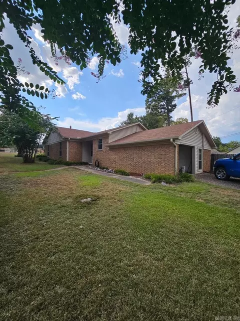 Exterior - 1910 Harmon Dr, Benton, AR 72015 photo 1 of 5
