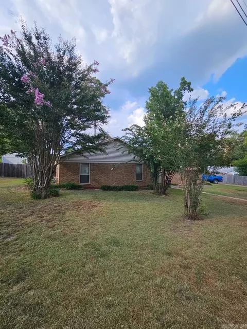 Exterior - 1910 Harmon Dr, Benton, AR 72015 photo 2 of 5