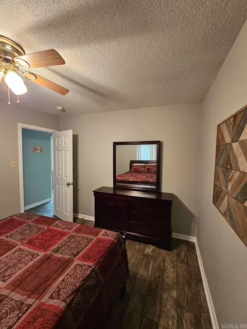Bedroom - 1910 Harmon Dr, Benton, AR 72015 photo 3 of 3