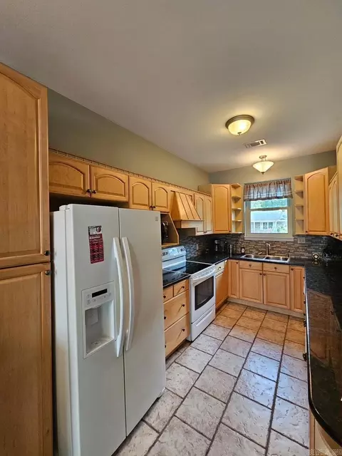 Kitchen - 1910 Harmon Dr, Benton, AR 72015 photo 1 of 3
