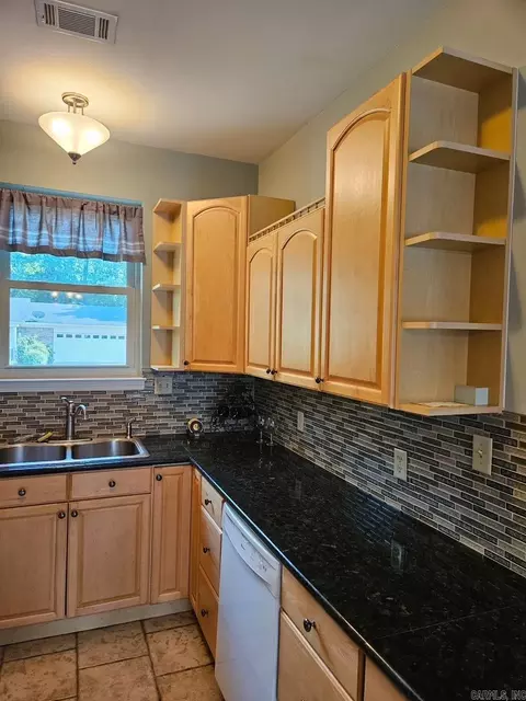 Kitchen - 1910 Harmon Dr, Benton, AR 72015 photo 3 of 3