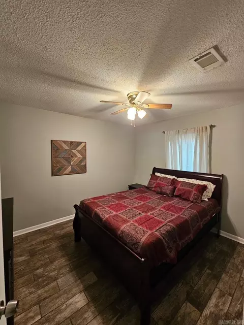 Bedroom - 1910 Harmon Dr, Benton, AR 72015 photo 2 of 3