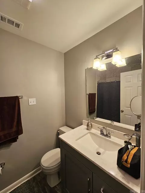 Bath - 1910 Harmon Dr, Benton, AR 72015 photo 1 of 3