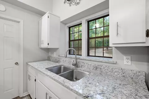 Kitchen - 2090 Tannenbaum Rd, Drasco, AR 72530 photo 2 of 4