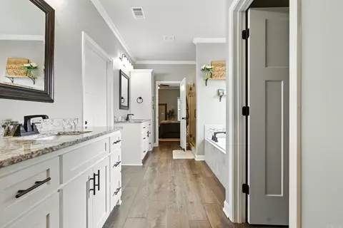 Entry Way - 4046 Hampton Dr, Benton, AR 72019 photo 8 of 9
