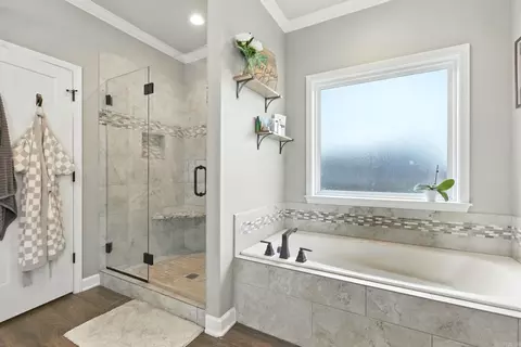 Bath - 4046 Hampton Dr, Benton, AR 72019 photo 2 of 5