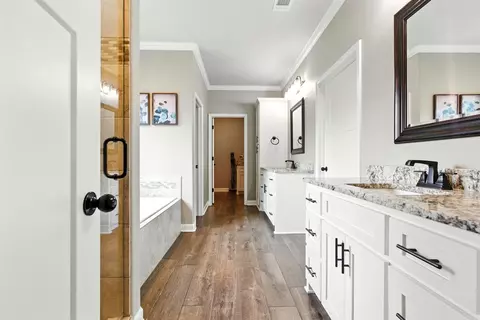 Entry Way - 4046 Hampton Dr, Benton, AR 72019 photo 7 of 9