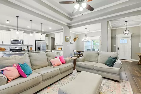 Entry Way - 4046 Hampton Dr, Benton, AR 72019 photo 1 of 9