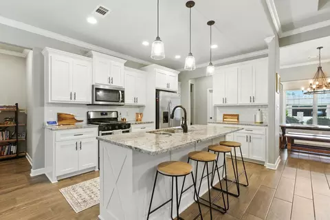 Kitchen - 4046 Hampton Dr, Benton, AR 72019 photo 1 of 2