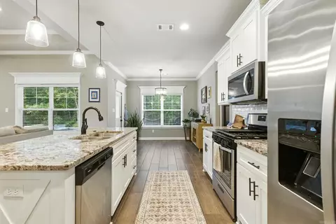 Entry Way - 4046 Hampton Dr, Benton, AR 72019 photo 4 of 9