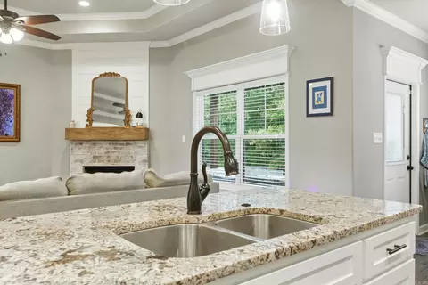 Kitchen - 4046 Hampton Dr, Benton, AR 72019 photo 2 of 2
