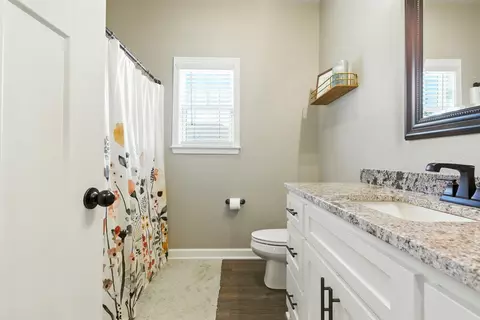 Bath - 4046 Hampton Dr, Benton, AR 72019 photo 4 of 5