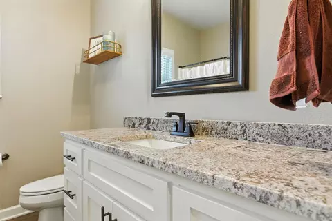 Bath - 4046 Hampton Dr, Benton, AR 72019 photo 5 of 5