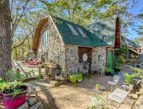 108 Cedar Point Rd, Hot Springs, AR 71913