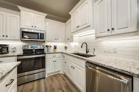 Kitchen - 6 Raspberry Ln, Cabot, AR 72023 photo 2 of 3