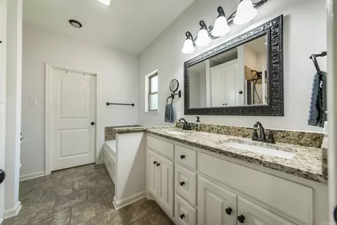 Bath - 6 Raspberry Ln, Cabot, AR 72023 photo 3 of 5