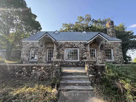 2 Triangle Ln, Southside, AR 72501