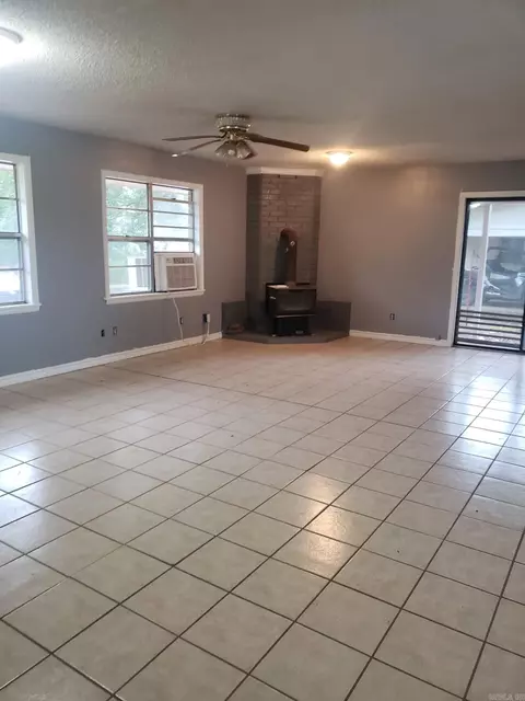 105 E Pine St, Lockesburg, AR 71846 photo 3