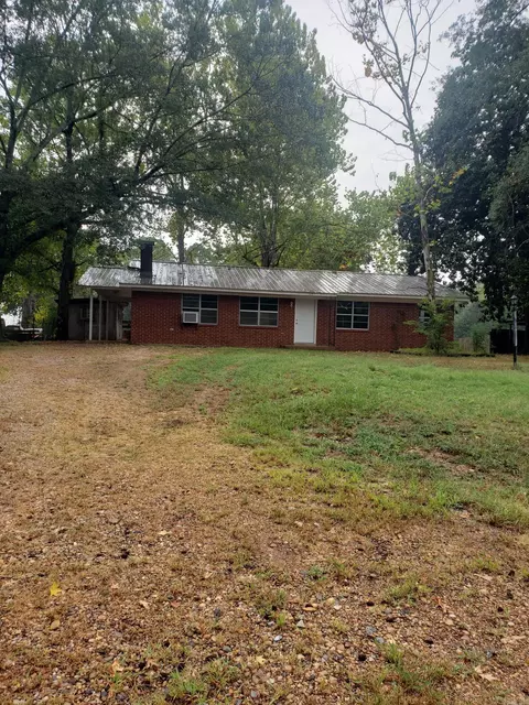 105 E Pine St, Lockesburg, AR 71846 photo 1
