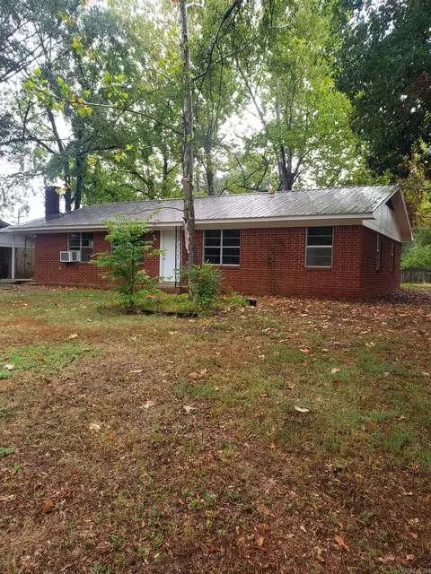 105 E Pine St, Lockesburg, AR 71846 photo 2