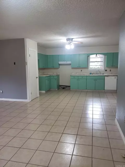 105 E Pine St, Lockesburg, AR 71846 photo 4