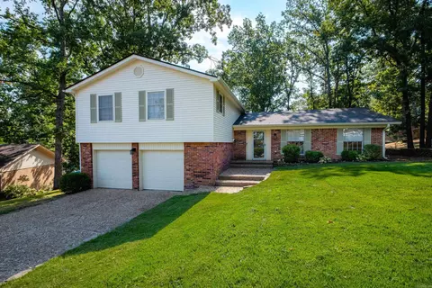 1003 Beacon Hill Cv, Little Rock, AR 72211