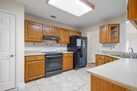 Kitchen - 2976 Spring Ct, Mabelvale, AR 72103 photo 2 of 5