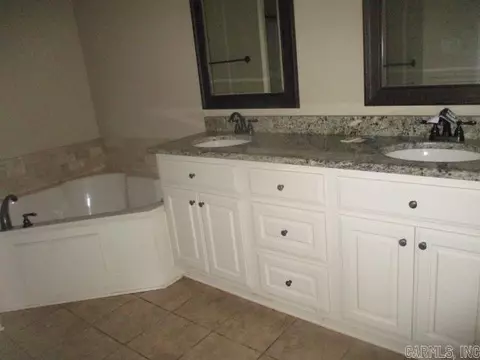 Bath - 43 Sierra Dr, Austin, AR 72007 photo 2 of 2