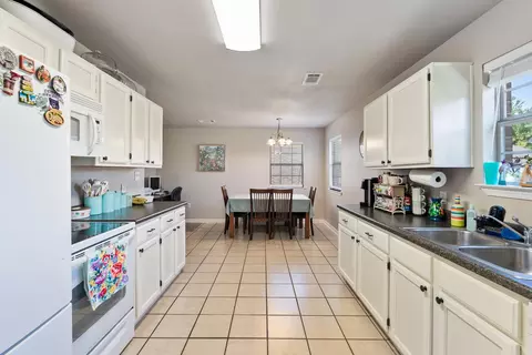 Kitchen - 14 Ruby June, Vilonia, AR 72173 photo 2 of 4