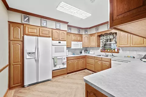 Kitchen - 90 Windwood Loop, Cabot, AR 72023 photo 2 of 3