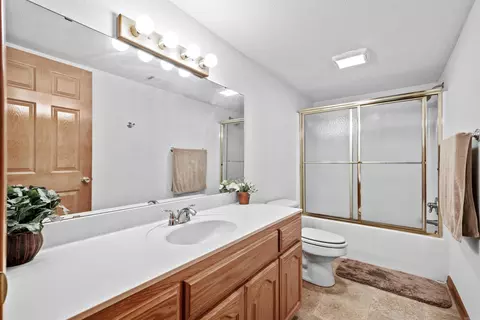 Bath - 90 Windwood Loop, Cabot, AR 72023 photo 3 of 5