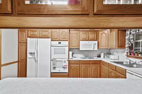 Kitchen - 90 Windwood Loop, Cabot, AR 72023 photo 3 of 3