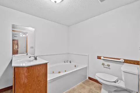 Bath - 90 Windwood Loop, Cabot, AR 72023 photo 4 of 5
