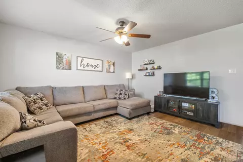 Living - 1202 Meadows Dr, Benton, AR 72019 photo 1 of 4