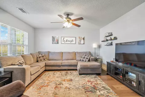 Living - 1202 Meadows Dr, Benton, AR 72019 photo 2 of 4