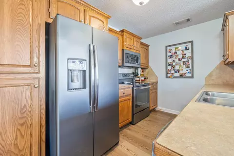 Kitchen - 1202 Meadows Dr, Benton, AR 72019 photo 2 of 3