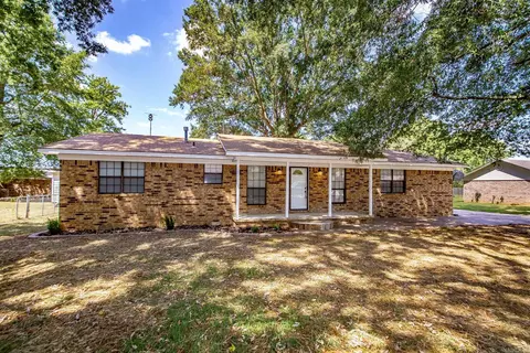 Exterior - 106 N Orion St, Beebe, AR 72012 photo 1 of 8
