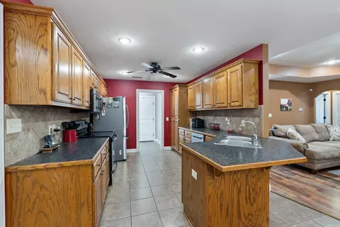 Entry Way - 42 Eaglebrook Dr, Conway, AR 72032 photo 3 of 5