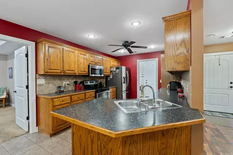 Kitchen - 42 Eaglebrook Dr, Conway, AR 72032 photo 1 of 2