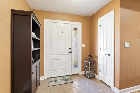 Entry Way - 42 Eaglebrook Dr, Conway, AR 72032 photo 2 of 5