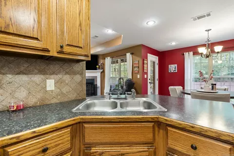 Kitchen - 42 Eaglebrook Dr, Conway, AR 72032 photo 2 of 2