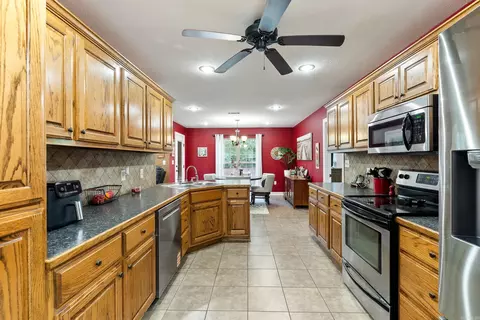 Entry Way - 42 Eaglebrook Dr, Conway, AR 72032 photo 4 of 5