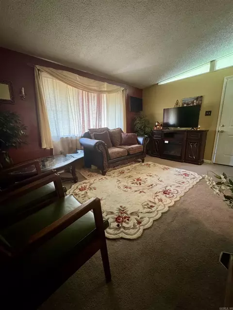 Living - 1105 Dawson St, Malvern, AR 72104 photo 2 of 2