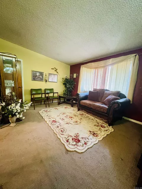Living - 1105 Dawson St, Malvern, AR 72104 photo 1 of 2