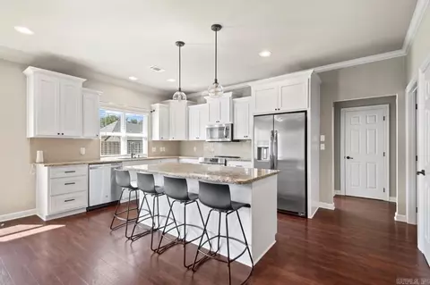 Kitchen - 1925 Massee Gdns, Conway, AR 72034 photo 4 of 4