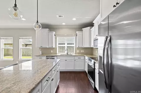 Kitchen - 1925 Massee Gdns, Conway, AR 72034 photo 3 of 4