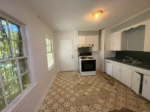 Kitchen - 310 W 24th Ave, Pine Bluff, AR 71601 photo 4 of 4