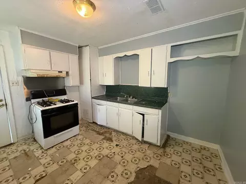 Kitchen - 310 W 24th Ave, Pine Bluff, AR 71601 photo 3 of 4