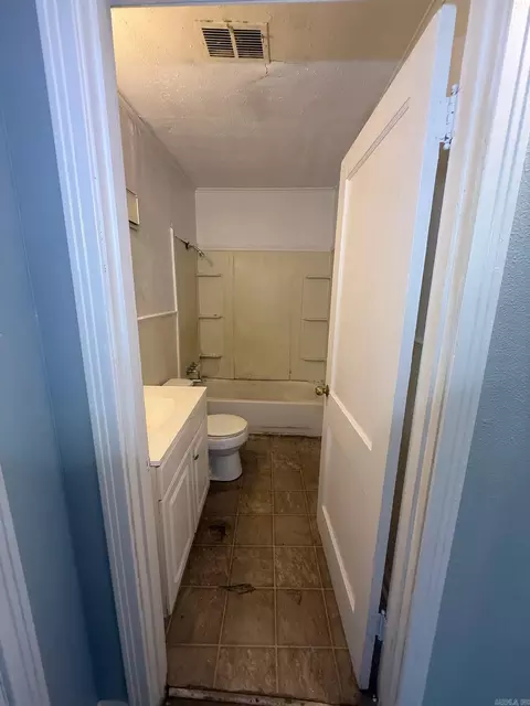 Bath - 310 W 24th Ave, Pine Bluff, AR 71601 photo 1 of 3
