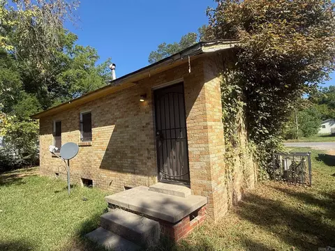 Exterior - 310 W 24th Ave, Pine Bluff, AR 71601 photo 3 of 7